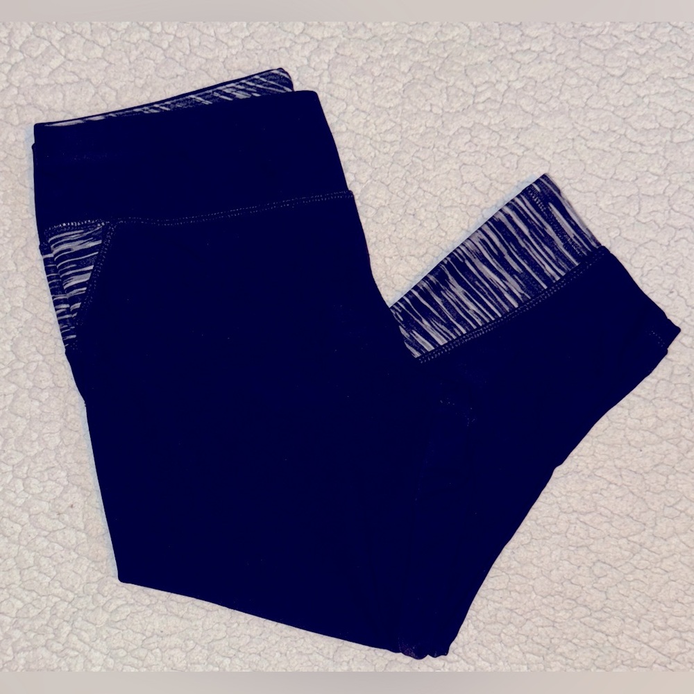 NYL Capri Leggings - Black Crop Leggings with Gray and White Stripes - Medium